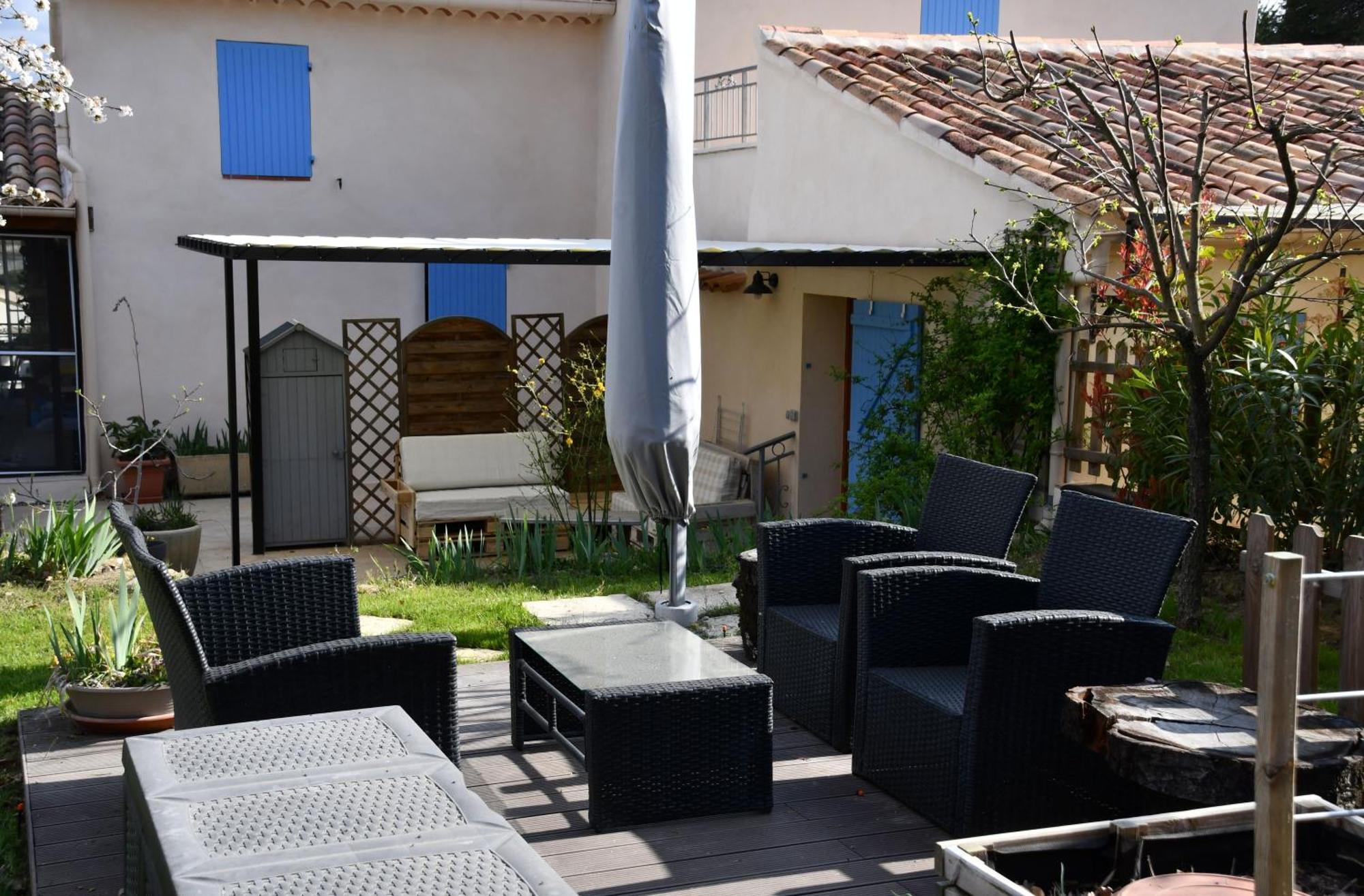 Вилла L'Ocabee La Tour-d'Aigues Экстерьер фото
